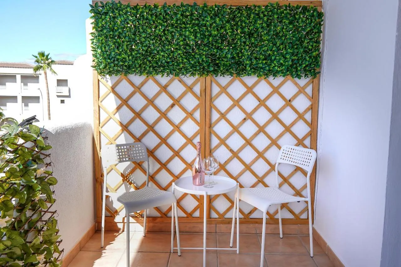 Beautiful Spacious 1 Bedroom Apartment With A Pool, Marina Palace 608 Playa Paraiso  Spain