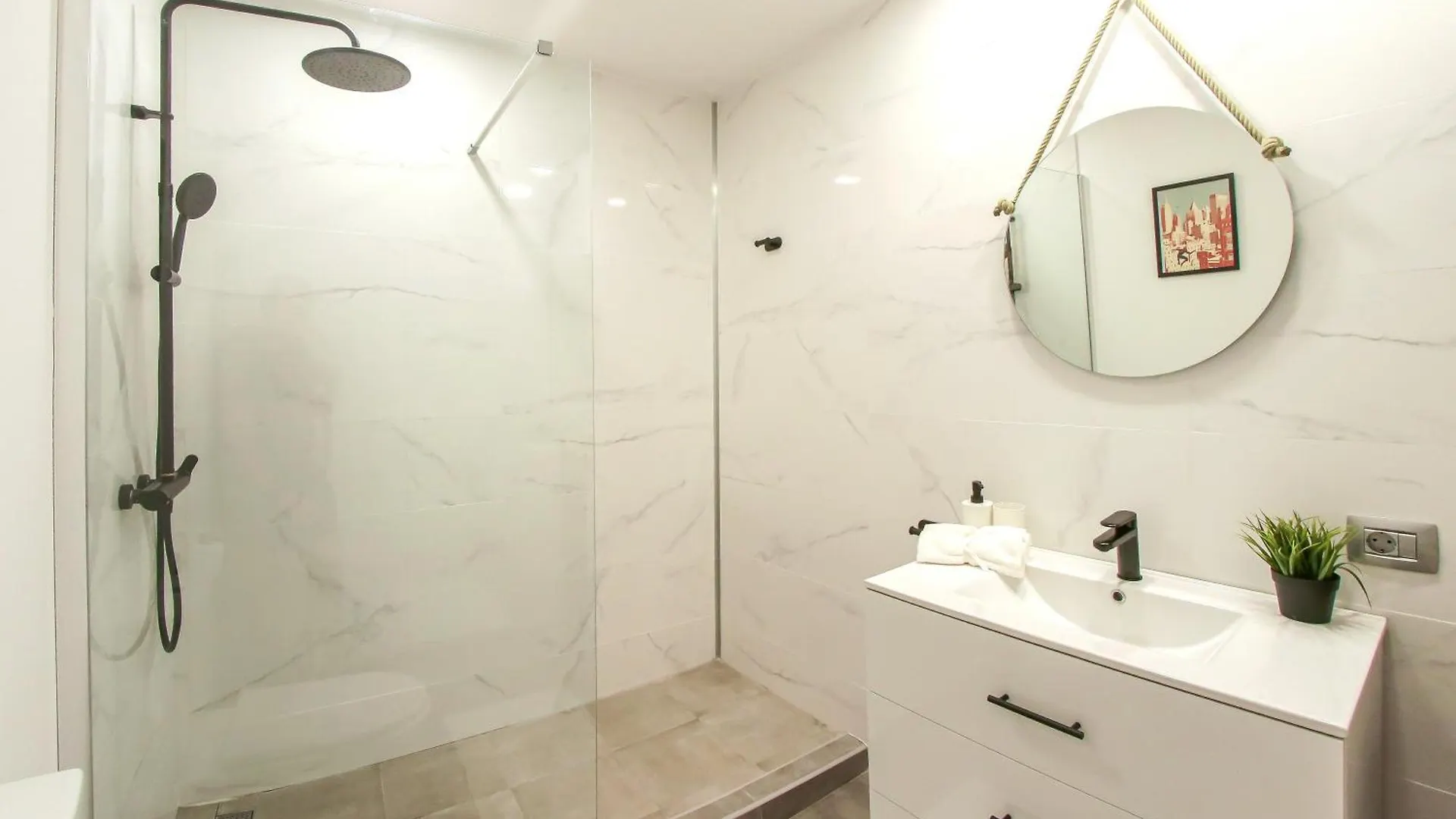 Beautiful Spacious 1 Bedroom Apartment With A Pool, Marina Palace 608 Playa Paraiso  Holiday home