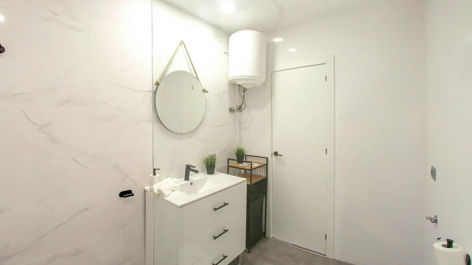 Beautiful Spacious 1 Bedroom Apartment With A Pool, Marina Palace 608 Playa Paraiso  Playa Paraiso (Tenerife)
