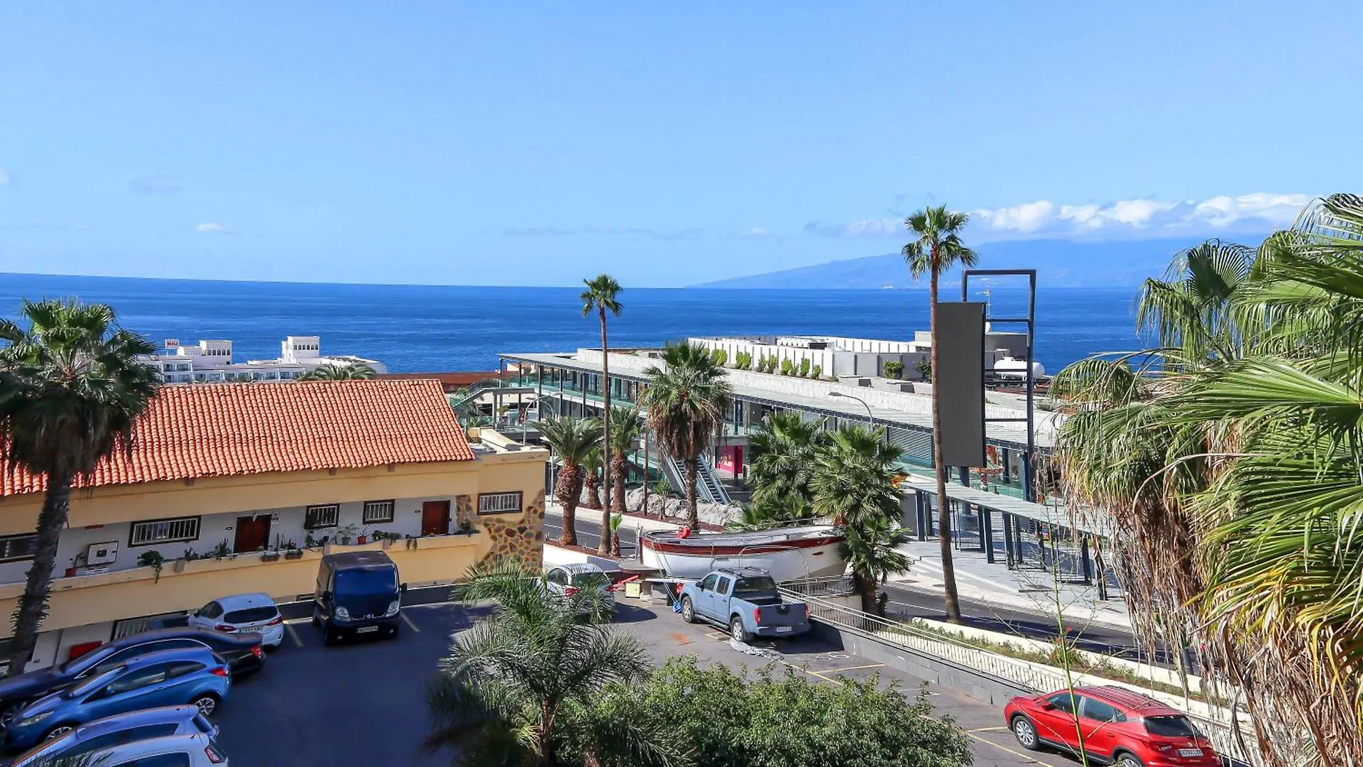 Beautiful Spacious 1 Bedroom Apartment With A Pool, Marina Palace 608 Playa Paraiso  Playa Paraiso (Tenerife)