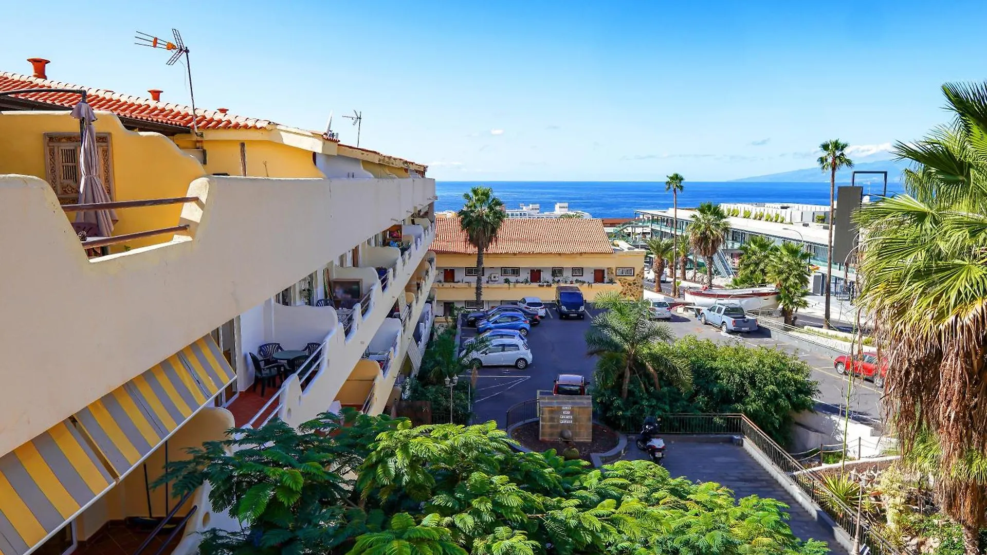 Beautiful Spacious 1 Bedroom Apartment With A Pool, Marina Palace 608 Playa Paraiso  0*, Playa Paraiso (Tenerife)